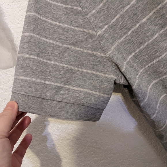 Gap grey mens crew neck shirt with stripes. New, never worn. Built for comfort. - Picture 4 of 8